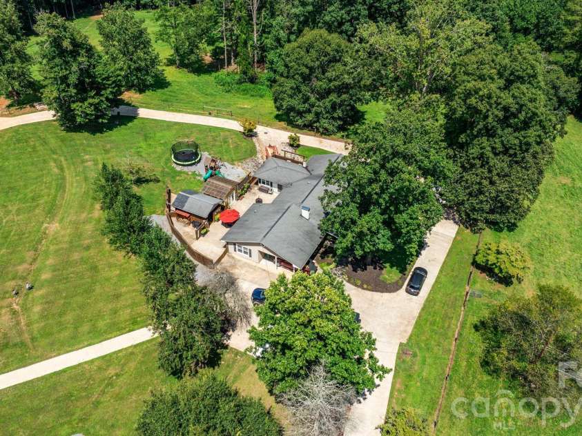 29 Pleasant Hill Road, Marion, NC 28752.  MLS# CAR4414564, YatesRealty ID 46569. 