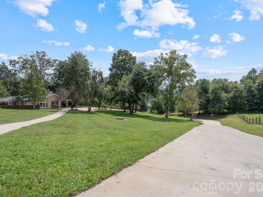 29 Pleasant Hill Road, Marion, NC 28752.  MLS# CAR4414564, YatesRealty ID 46569. 
