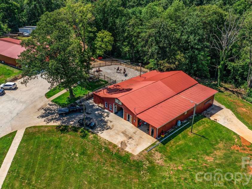 29 Pleasant Hill Road, Marion, NC 28752.  MLS# CAR4414564, YatesRealty ID 46569. 