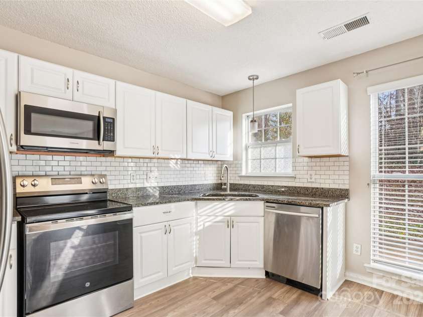 10630 Northwoods Forest Drive, Charlotte, NC 28214.  MLS# CAR4326033, YatesRealty ID 4657. 