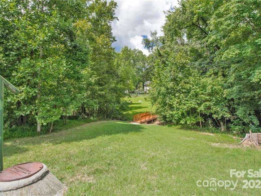 10630 Northwoods Forest Drive, Charlotte, NC 28214.  MLS# CAR4326033, YatesRealty ID 4657. 