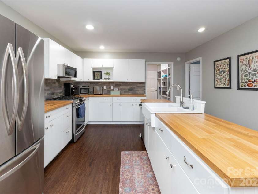 401 Silver Fox Lane, Pisgah Forest, NC 28768.  MLS# CAR4171415, YatesRealty ID 4657. 