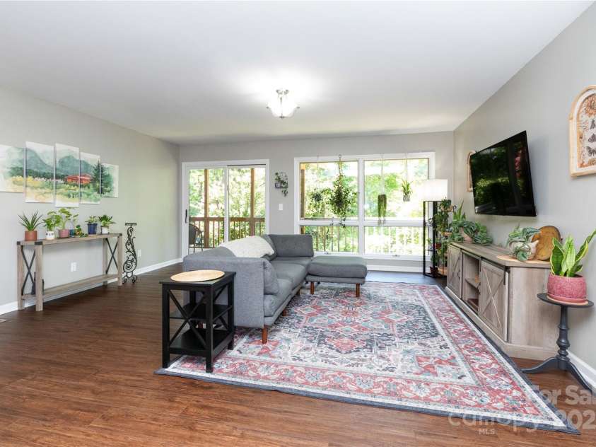 401 Silver Fox Lane, Pisgah Forest, NC 28768.  MLS# CAR4171415, YatesRealty ID 4657. 