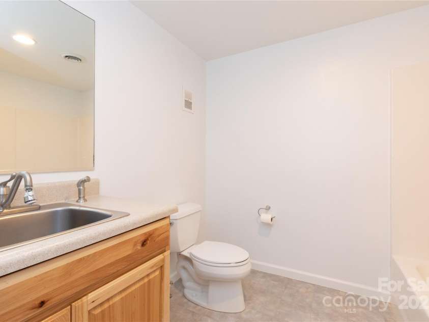 401 Silver Fox Lane, Pisgah Forest, NC 28768.  MLS# CAR4171415, YatesRealty ID 4657. 