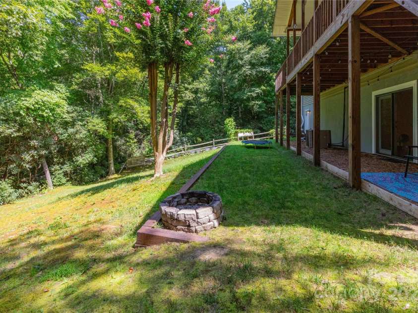 401 Silver Fox Lane, Pisgah Forest, NC 28768.  MLS# CAR4171415, YatesRealty ID 4657. 