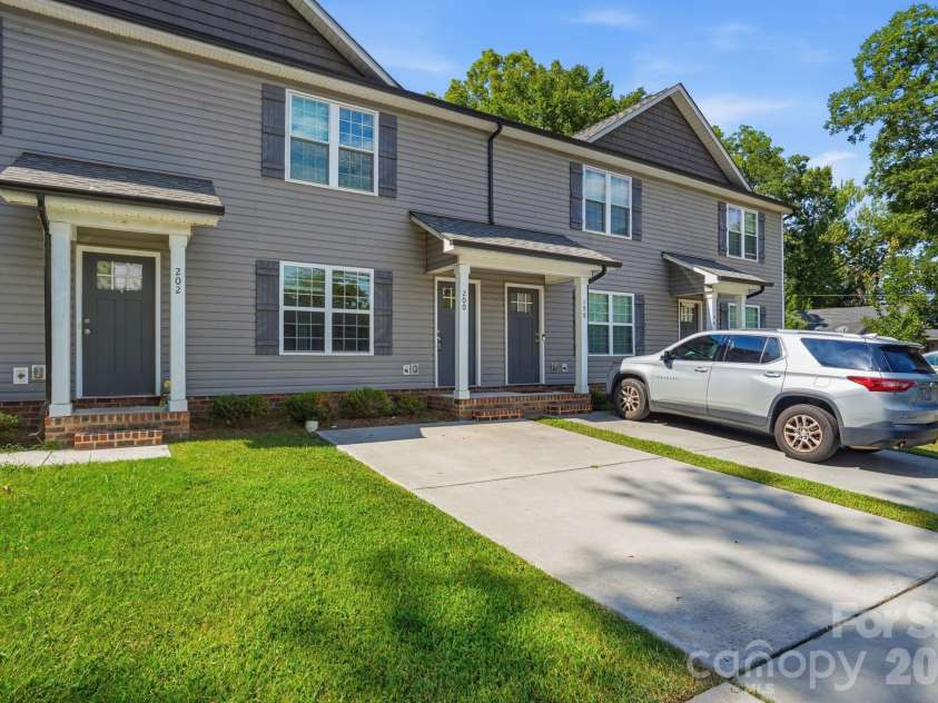 200 Young Avenue, Concord, NC 28025.  MLS# CAR4416736, YatesRealty ID 46571. 