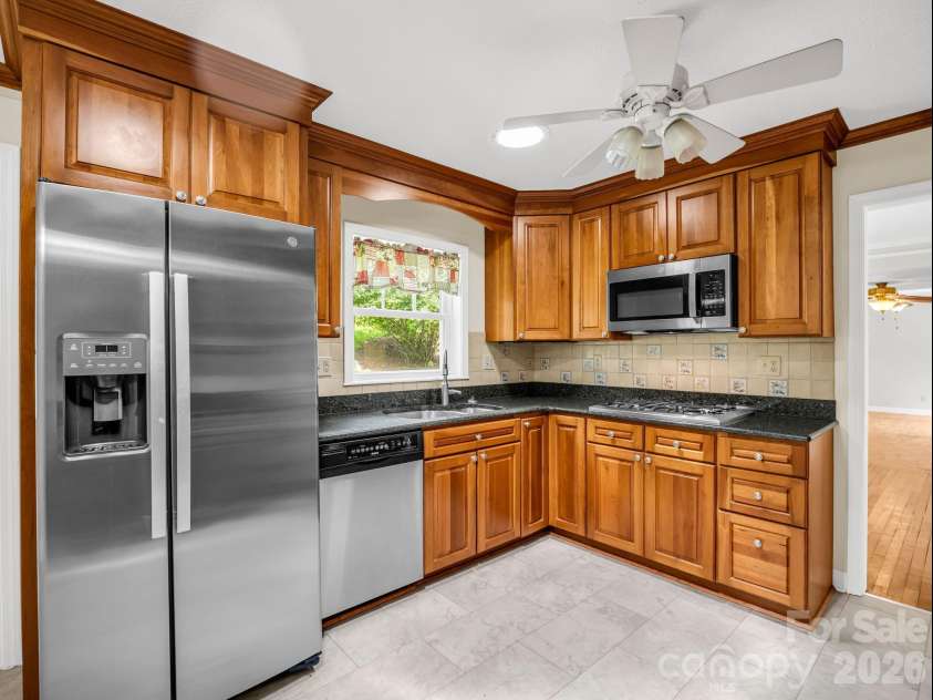 370 Orchard Circle, Laurel Park, NC 28739.  MLS# CAR4416531, YatesRealty ID 46572. Kitchen with stainless steel appliances