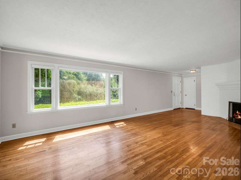370 Orchard Circle, Laurel Park, NC 28739.  MLS# CAR4416531, YatesRealty ID 46572. Living Room
