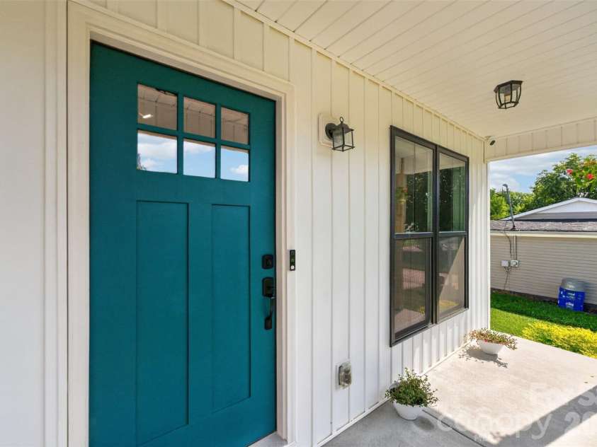 2416 4th Avenue, Hickory, NC 28601.  MLS# CAR4416625, YatesRealty ID 46574. 