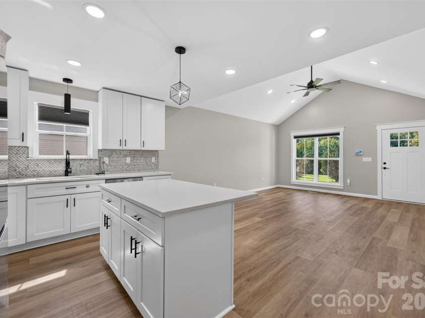 2416 4th Avenue, Hickory, NC 28601.  MLS# CAR4416625, YatesRealty ID 46574. 
