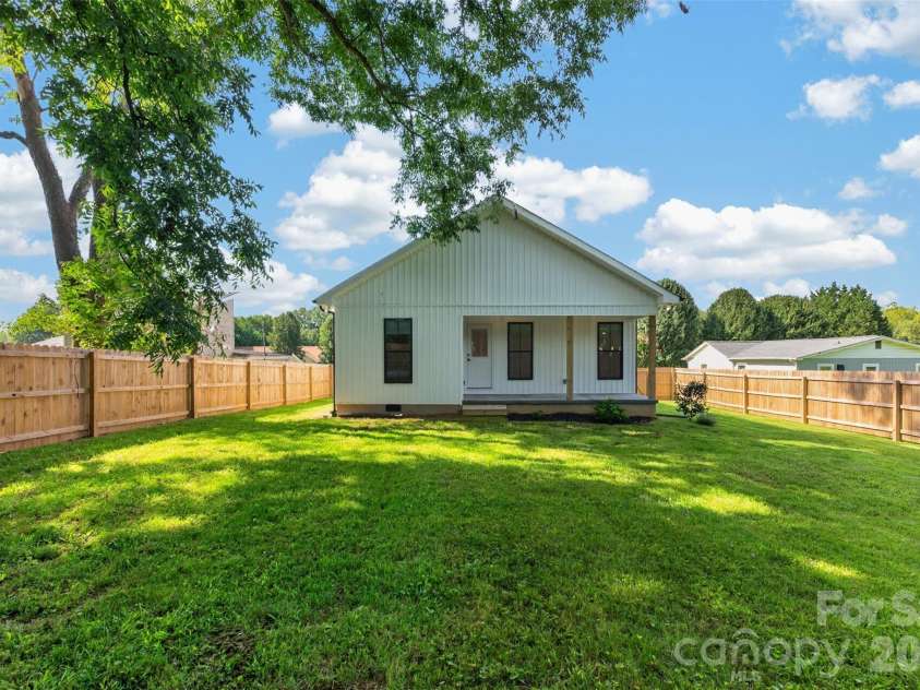 2416 4th Avenue, Hickory, NC 28601.  MLS# CAR4416625, YatesRealty ID 46574. 