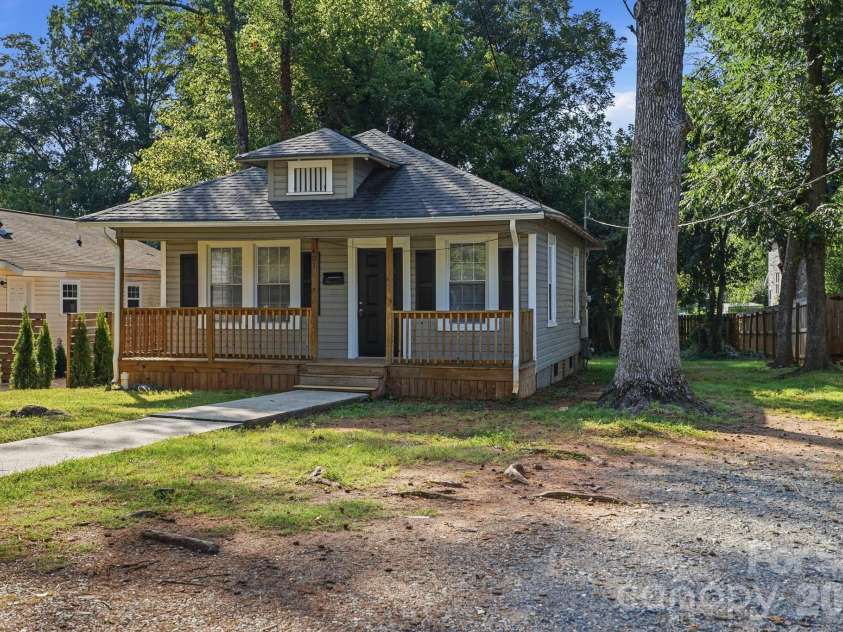 401 Skyland Avenue, Charlotte, NC 28205.  MLS# CAR4416885, YatesRealty ID 46577. 