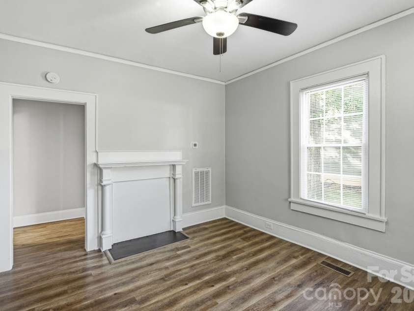401 Skyland Avenue, Charlotte, NC 28205.  MLS# CAR4416885, YatesRealty ID 46577. 