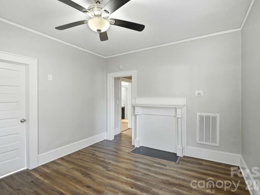 401 Skyland Avenue, Charlotte, NC 28205.  MLS# CAR4416885, YatesRealty ID 46577. 