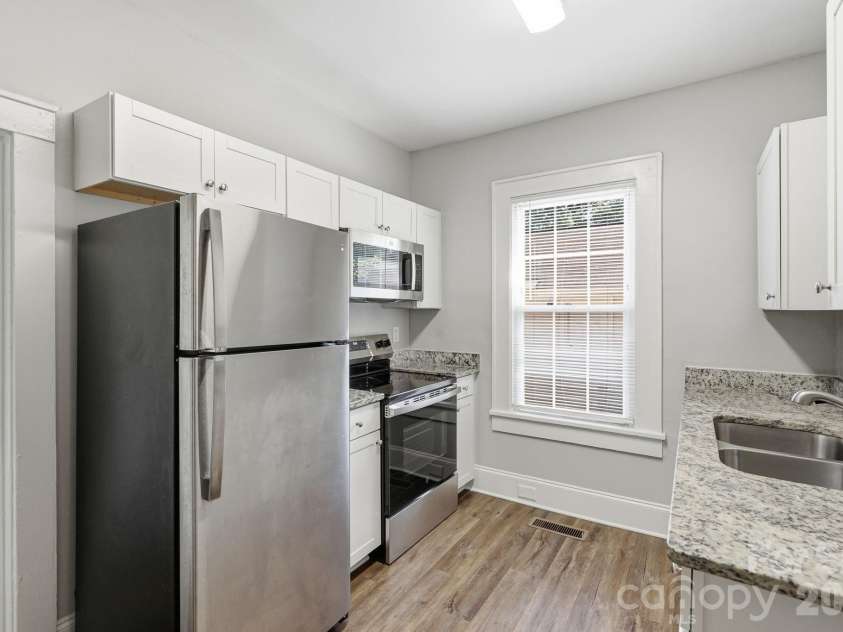 401 Skyland Avenue, Charlotte, NC 28205.  MLS# CAR4416885, YatesRealty ID 46577. 