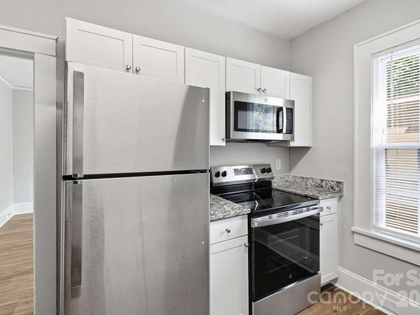 401 Skyland Avenue, Charlotte, NC 28205.  MLS# CAR4416885, YatesRealty ID 46577. 