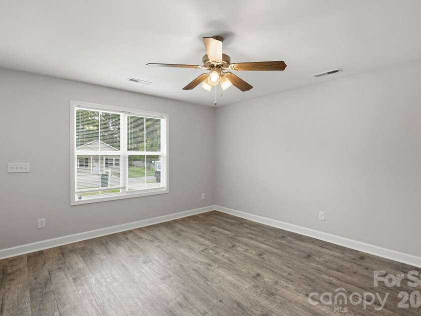 401 Skyland Avenue, Charlotte, NC 28205.  MLS# CAR4416885, YatesRealty ID 46577. 
