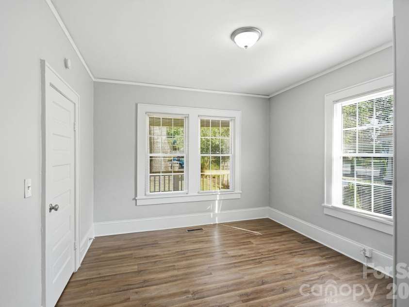 401 Skyland Avenue, Charlotte, NC 28205.  MLS# CAR4416885, YatesRealty ID 46577. 