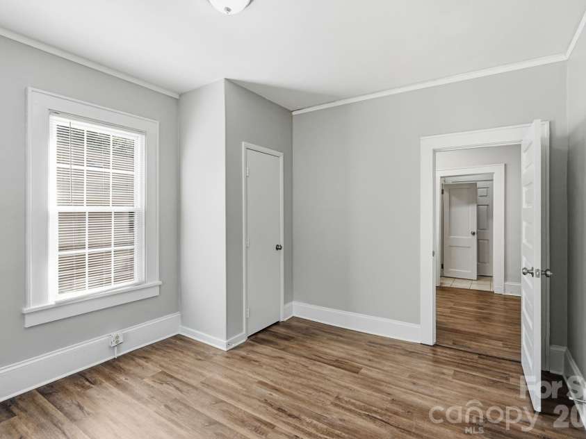 401 Skyland Avenue, Charlotte, NC 28205.  MLS# CAR4416885, YatesRealty ID 46577. 