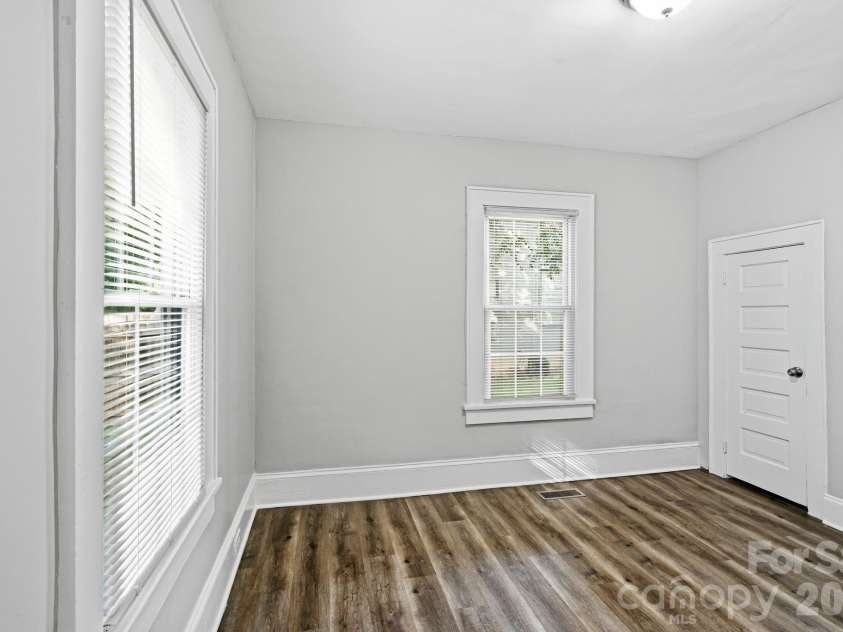 401 Skyland Avenue, Charlotte, NC 28205.  MLS# CAR4416885, YatesRealty ID 46577. 
