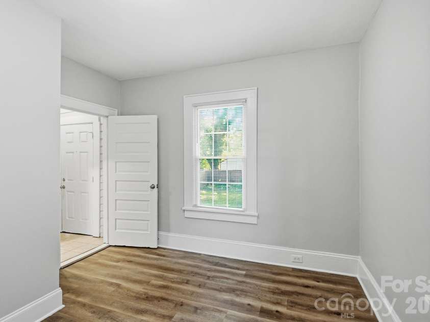 401 Skyland Avenue, Charlotte, NC 28205.  MLS# CAR4416885, YatesRealty ID 46577. 