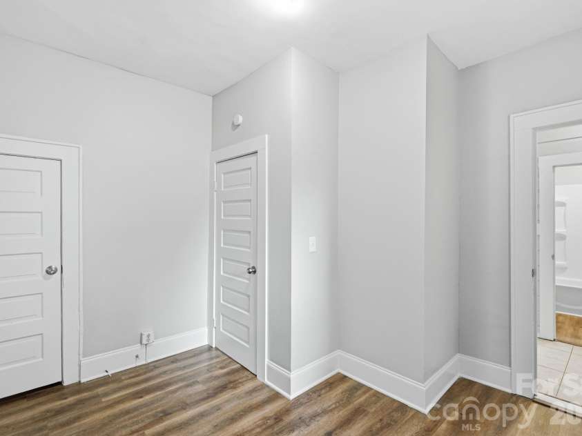401 Skyland Avenue, Charlotte, NC 28205.  MLS# CAR4416885, YatesRealty ID 46577. 