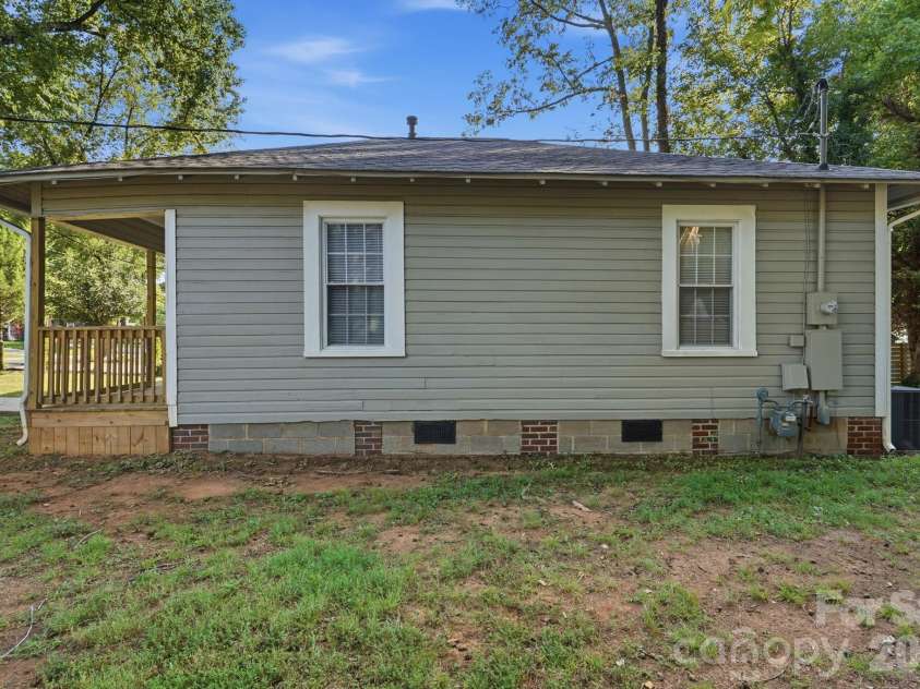 401 Skyland Avenue, Charlotte, NC 28205.  MLS# CAR4416885, YatesRealty ID 46577. 