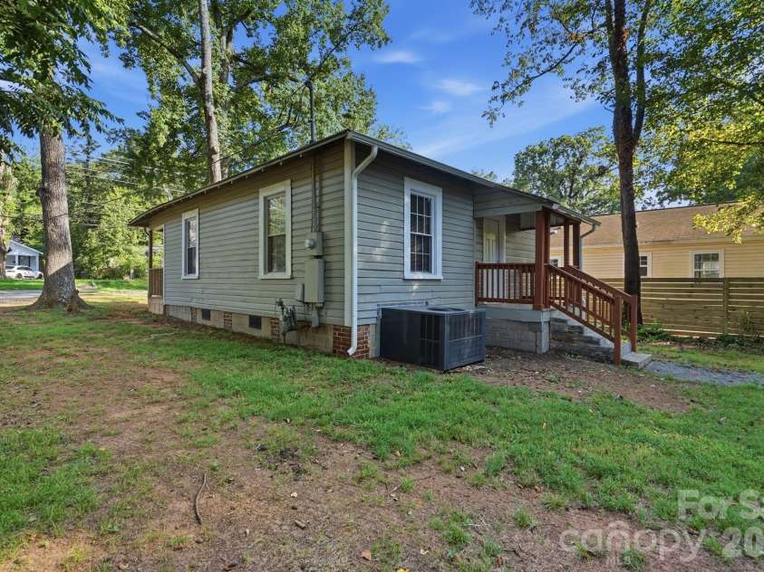 401 Skyland Avenue, Charlotte, NC 28205.  MLS# CAR4416885, YatesRealty ID 46577. 