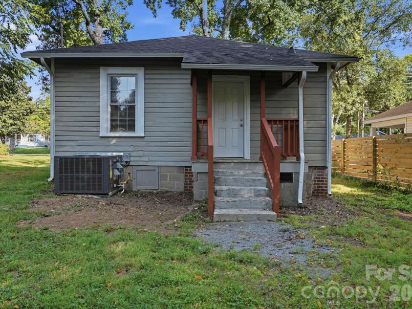 401 Skyland Avenue, Charlotte, NC 28205.  MLS# CAR4416885, YatesRealty ID 46577. 