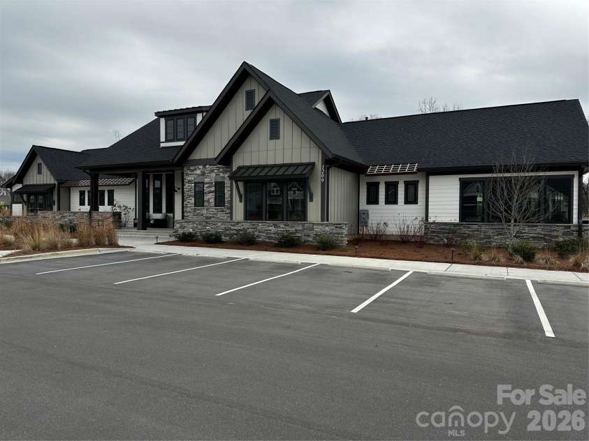 1104 Idyllic Lane, Waxhaw, NC 28173.  MLS# CAR4340433, YatesRealty ID 4658. 6,000 sqft Community Amenities Center