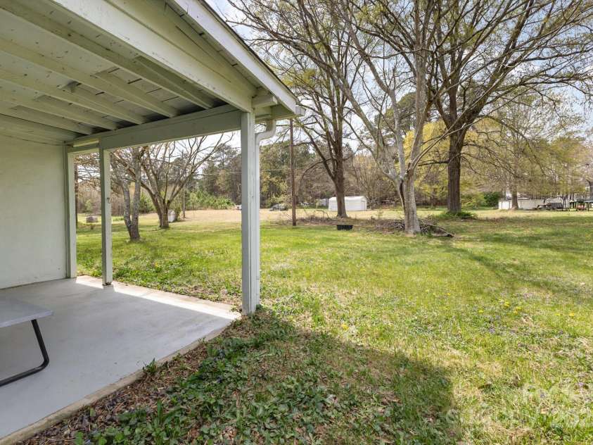 217 Cedarhurst Lane, Clover, SC 29710.  MLS# CAR4240537, YatesRealty ID 4658. 