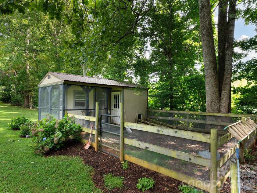 364 Hallelujah Hill Lane, Columbus, NC 28722.  MLS# CAR4411704, YatesRealty ID 46581. 