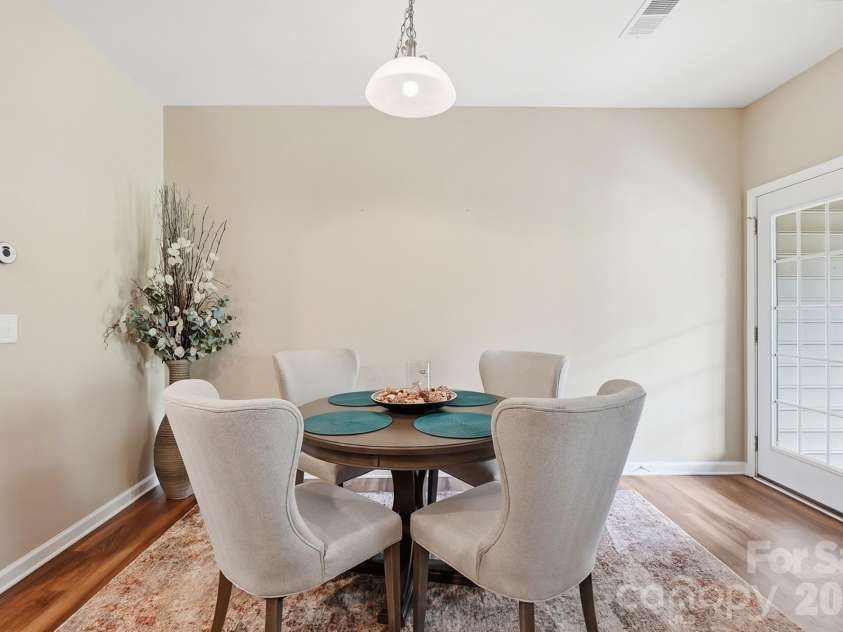 509 Common Raven Court, Fort Mill, SC 29715.  MLS# CAR4415596, YatesRealty ID 46582. Dining area