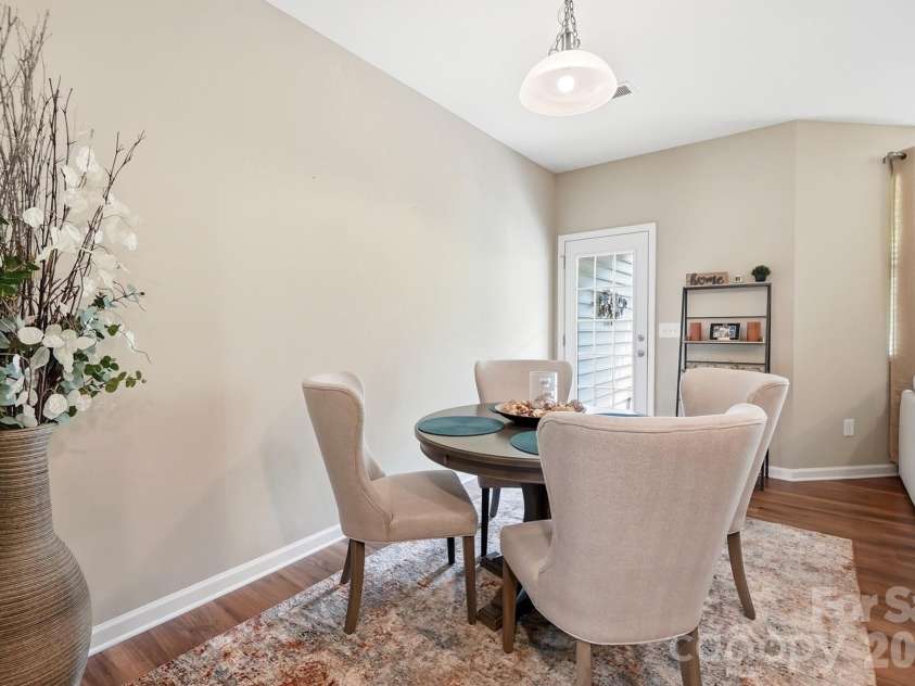 509 Common Raven Court, Fort Mill, SC 29715.  MLS# CAR4415596, YatesRealty ID 46582. Dining area