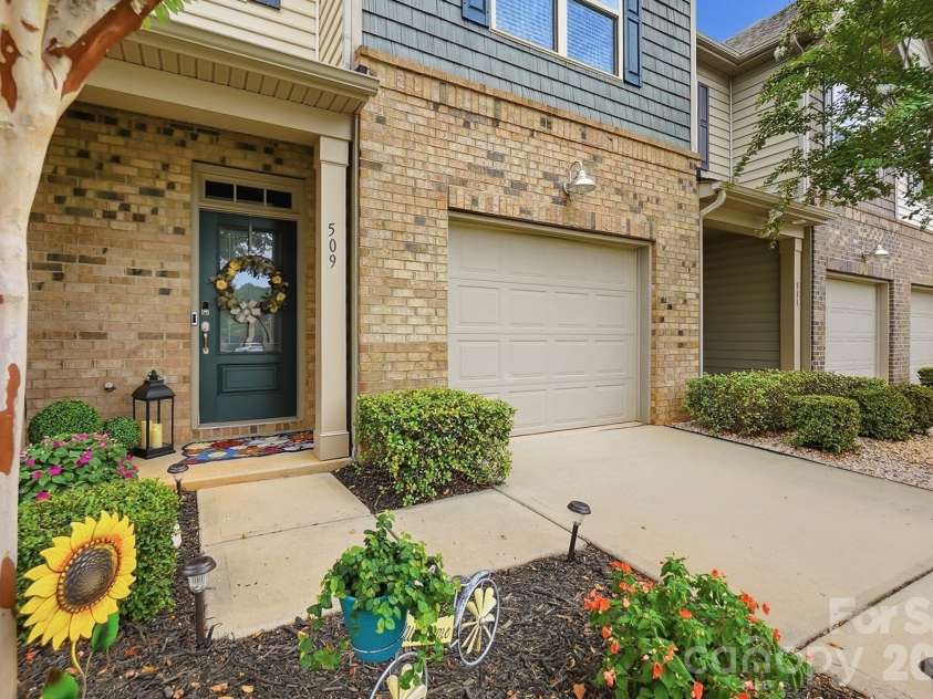 509 Common Raven Court, Fort Mill, SC 29715.  MLS# CAR4415596, YatesRealty ID 46582. Front porch