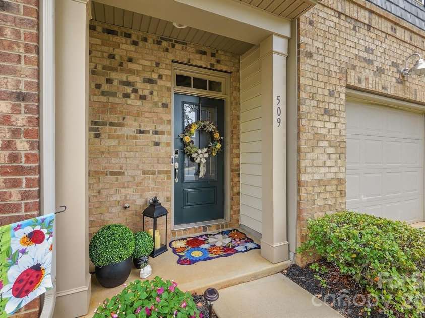 509 Common Raven Court, Fort Mill, SC 29715.  MLS# CAR4415596, YatesRealty ID 46582. Front porch