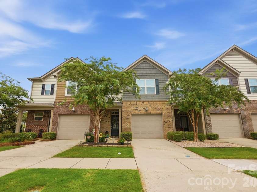 509 Common Raven Court, Fort Mill, SC 29715.  MLS# CAR4415596, YatesRealty ID 46582. Front View
