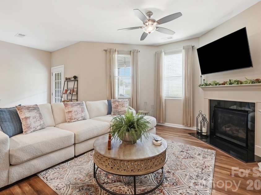 509 Common Raven Court, Fort Mill, SC 29715.  MLS# CAR4415596, YatesRealty ID 46582. Great Room