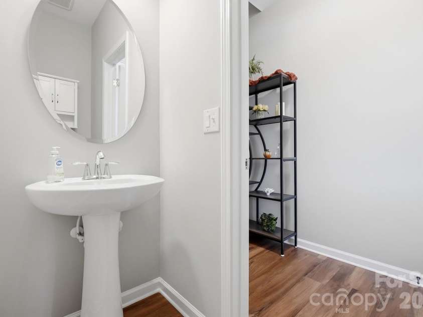 509 Common Raven Court, Fort Mill, SC 29715.  MLS# CAR4415596, YatesRealty ID 46582. Half bath