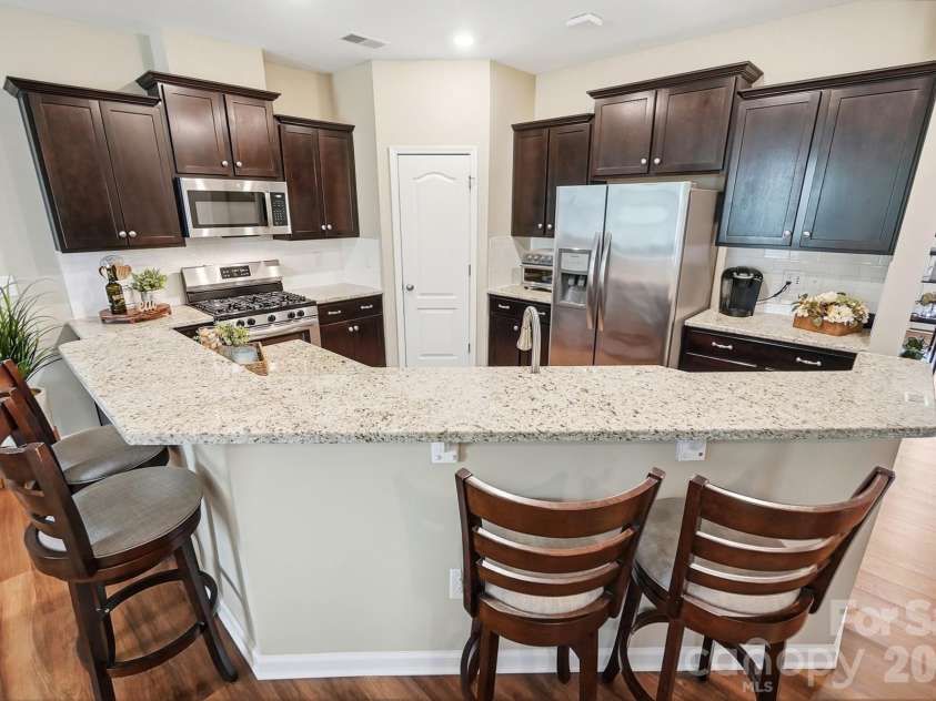 509 Common Raven Court, Fort Mill, SC 29715.  MLS# CAR4415596, YatesRealty ID 46582. Kitchen