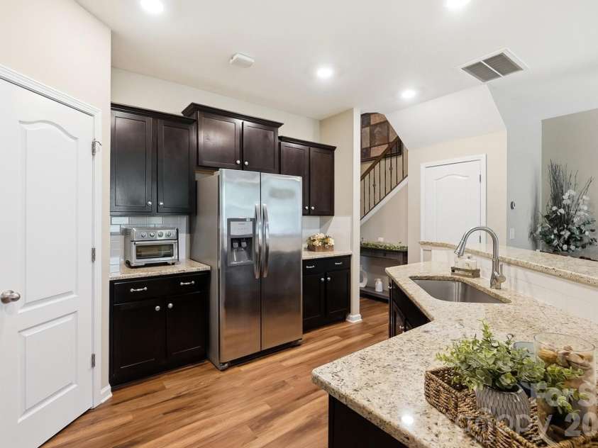 509 Common Raven Court, Fort Mill, SC 29715.  MLS# CAR4415596, YatesRealty ID 46582. Kitchen