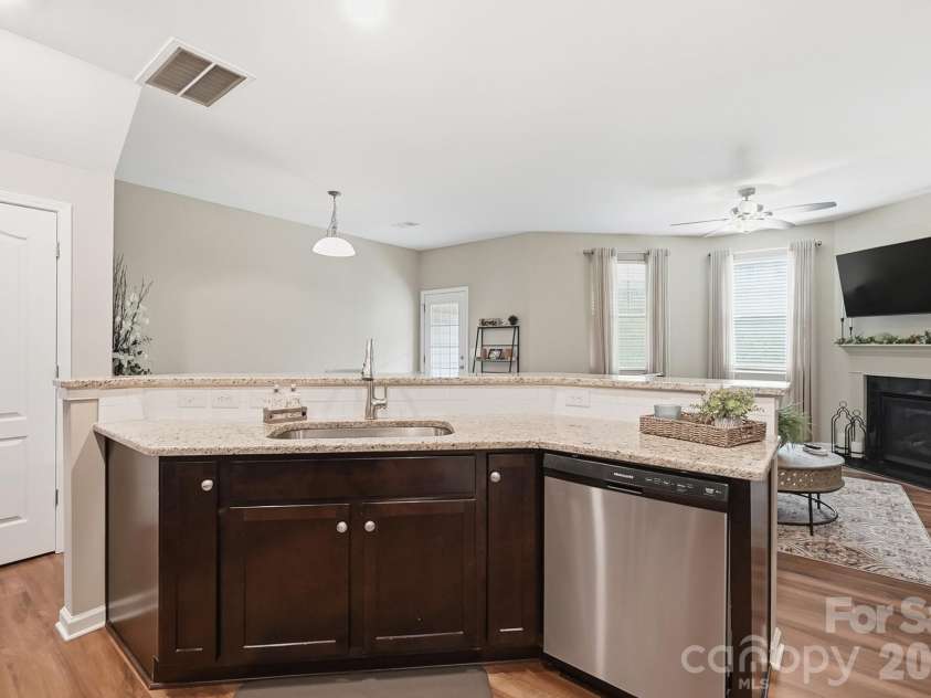 509 Common Raven Court, Fort Mill, SC 29715.  MLS# CAR4415596, YatesRealty ID 46582. Kitchen