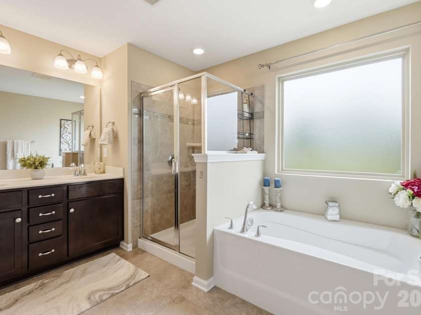 509 Common Raven Court, Fort Mill, SC 29715.  MLS# CAR4415596, YatesRealty ID 46582. Primary en-suite bath