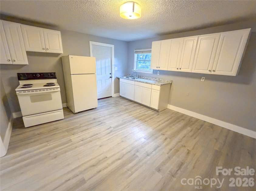 107 Drake Street, Gastonia, NC 28052.  MLS# CAR4417894, YatesRealty ID 46587. 