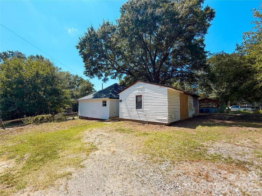 107 Drake Street, Gastonia, NC 28052.  MLS# CAR4417894, YatesRealty ID 46587. 