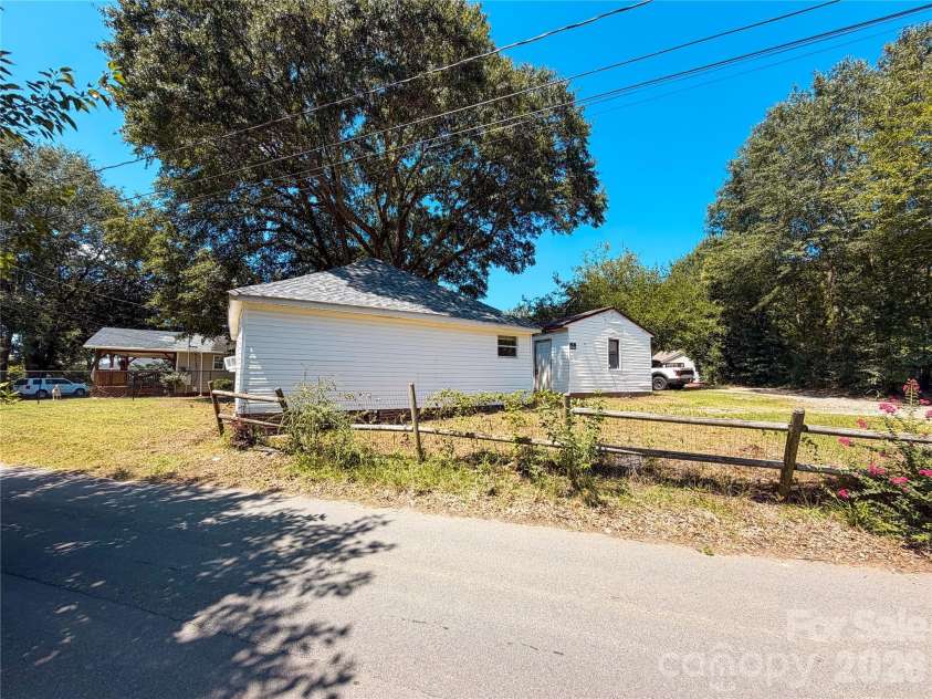 107 Drake Street, Gastonia, NC 28052.  MLS# CAR4417894, YatesRealty ID 46587. 
