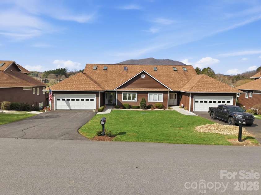 233 Lake View Place, Jefferson, NC 28640.  MLS# CAR4363025, YatesRealty ID 46588. 