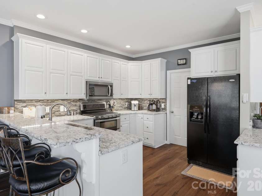 233 Lake View Place, Jefferson, NC 28640.  MLS# CAR4363025, YatesRealty ID 46588. 