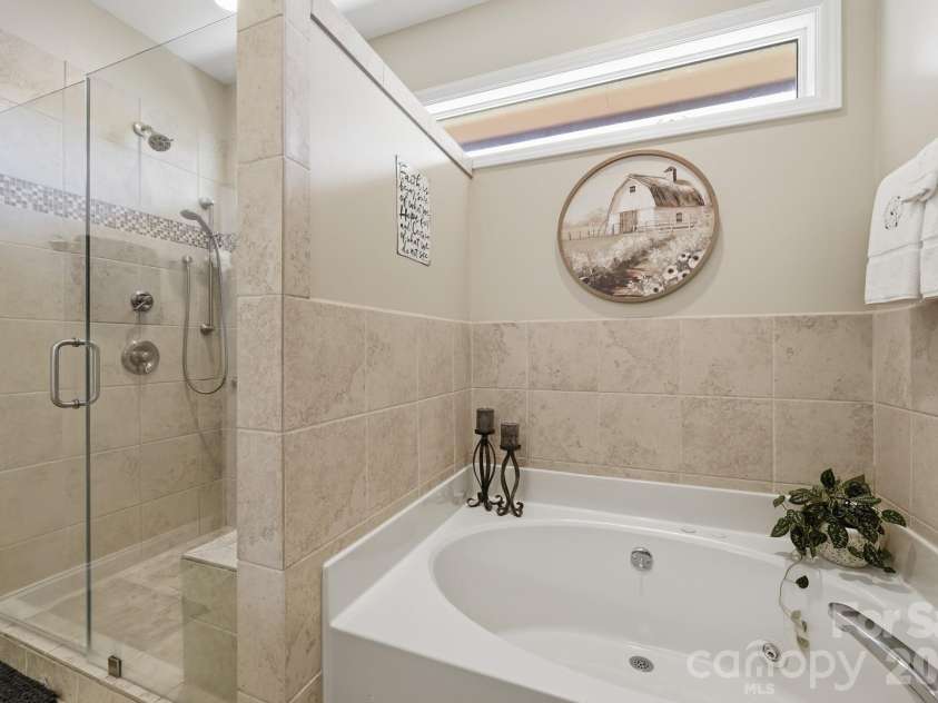 233 Lake View Place, Jefferson, NC 28640.  MLS# CAR4363025, YatesRealty ID 46588. 