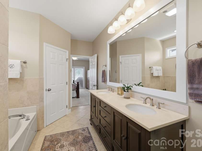 233 Lake View Place, Jefferson, NC 28640.  MLS# CAR4363025, YatesRealty ID 46588. 
